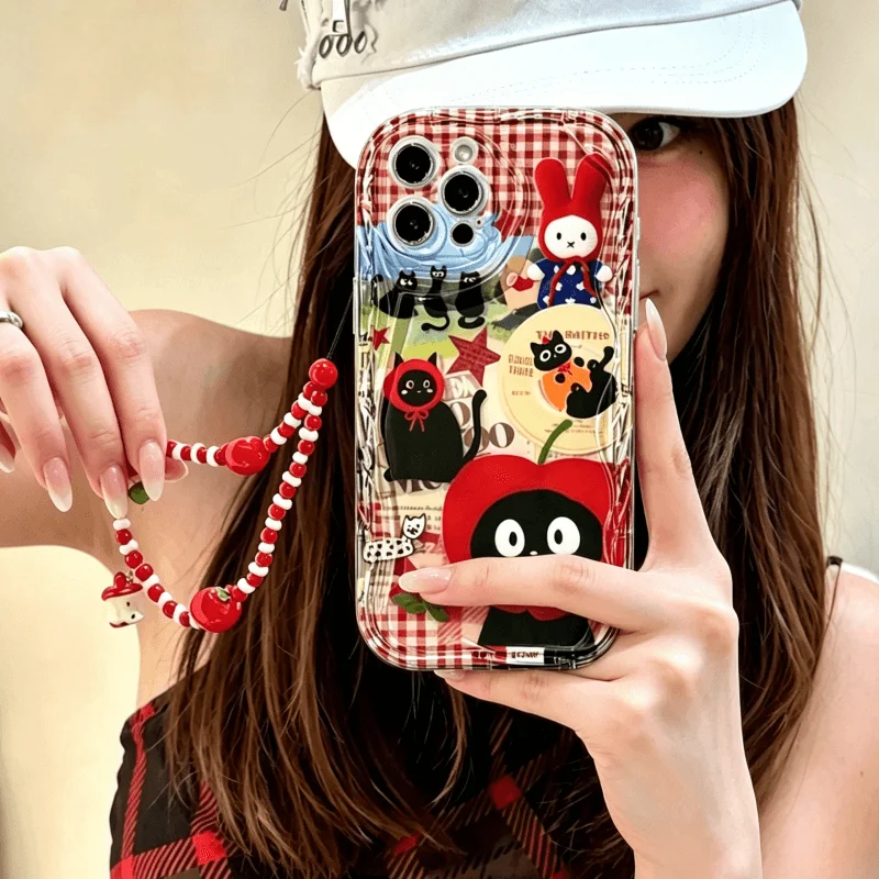 猫と赤いリンゴ柄のチェーンケース Realme C85 PR - Realme C67 のレビューと価格